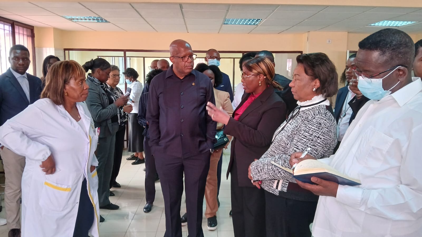 Visita de Constatação do Ministro do Ensino Superior, Ciência, Tecnologia e Inovação em Angola à Faculdade de Medicina da UAN